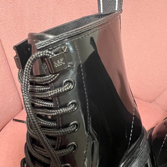 ✨ Michael Kors Black Combat Glossy Boots | New WOT | | Glossy Finish | Size 7 ✨ - Picture 9 of 15